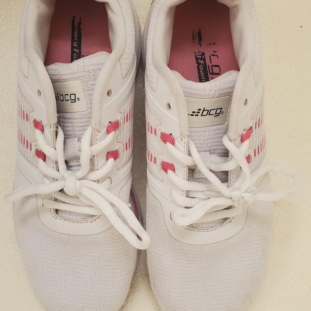 B-1995 BCG White & Pink Outracer Athletic Running Shoes. Super clean 👌